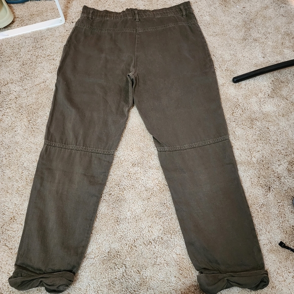 Wilfred Free cropped khaki cargo style pants / dark green / Aritzia 100% cotton - Picture 5 of 11